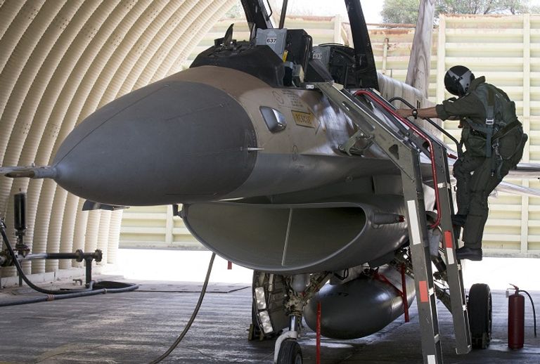 مقاتلة إسرائيلية في قاعدة رامات ديفيد - أ.ف.ب