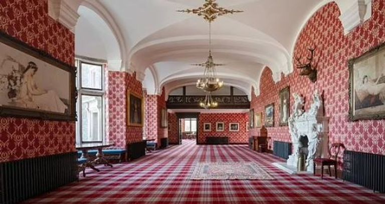 القصر المعروض للبيع