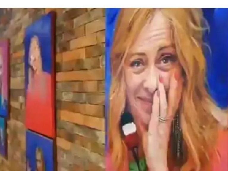 صور جورجيا ميلوني تزين جداران مطعم في ألبانيا