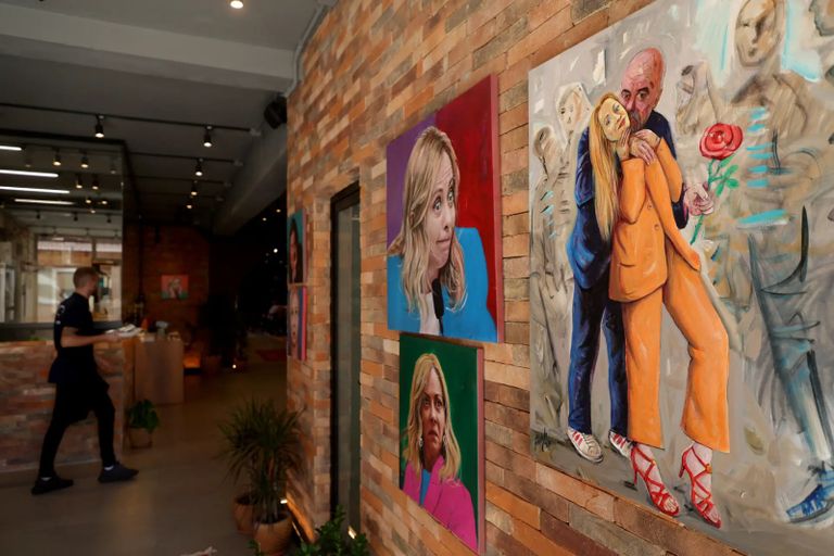 صور جورجيا ميلوني تزين جداران مطعم في ألبانيا