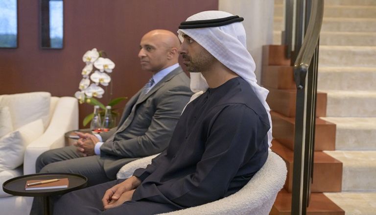 الشيخ محمد بن زايد آل نهيان خلال لقائه وزيرة التجارة الأمريكية