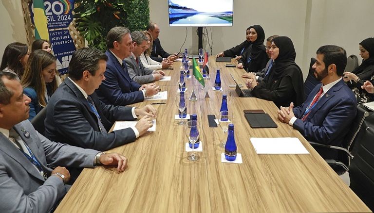  الدكتورة آمنة بنت عبدالله الضحاك خلال الاجتماع