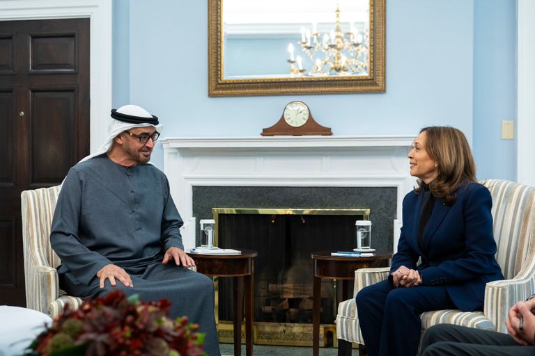 الشيخ محمد بن زايد آل نهيان ونظيره الأمريكي جو بايدن