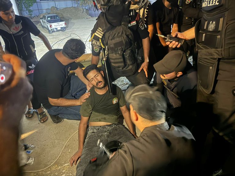 إصابة شخص خلال اشتباكات في محيط المنطقة الخضراء قوات الأمن تمنع المتظاهرين من دخول المنطقة الخضراء