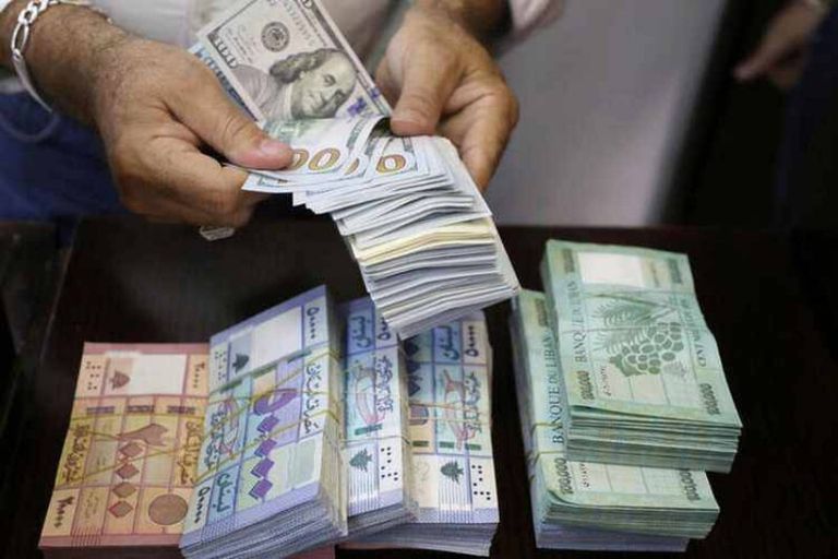 بعض فئات العملة اللبنانية 