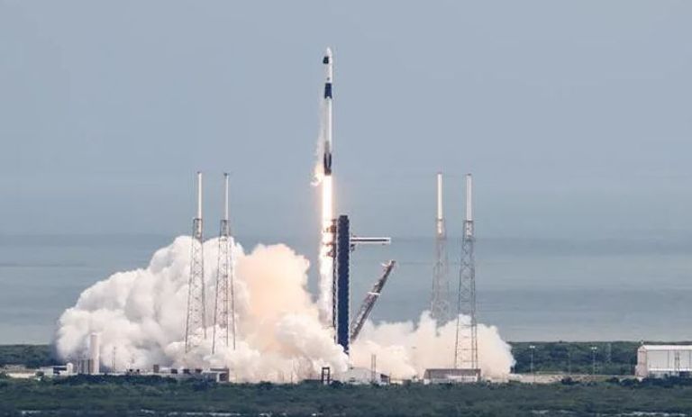 إطلاق مركبة نحو الفضاء