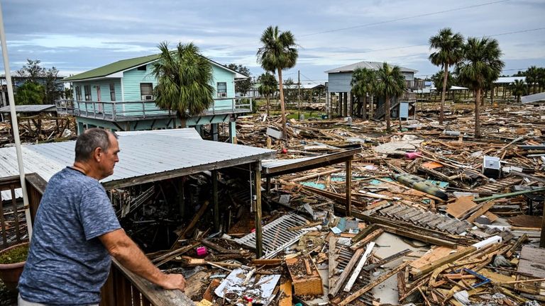 آثار الإعصار المدمر هيلين