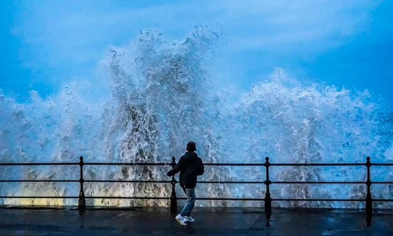 البرد يجمد أطراف بريطانيا