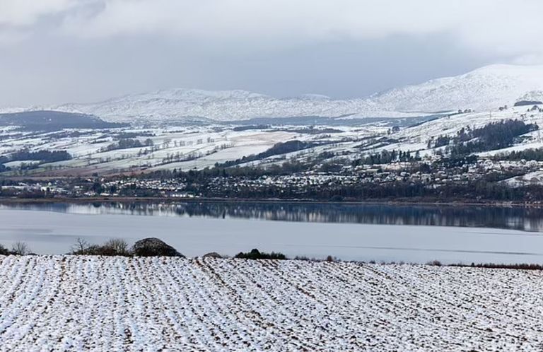 البرد يجمد أطراف بريطانيا