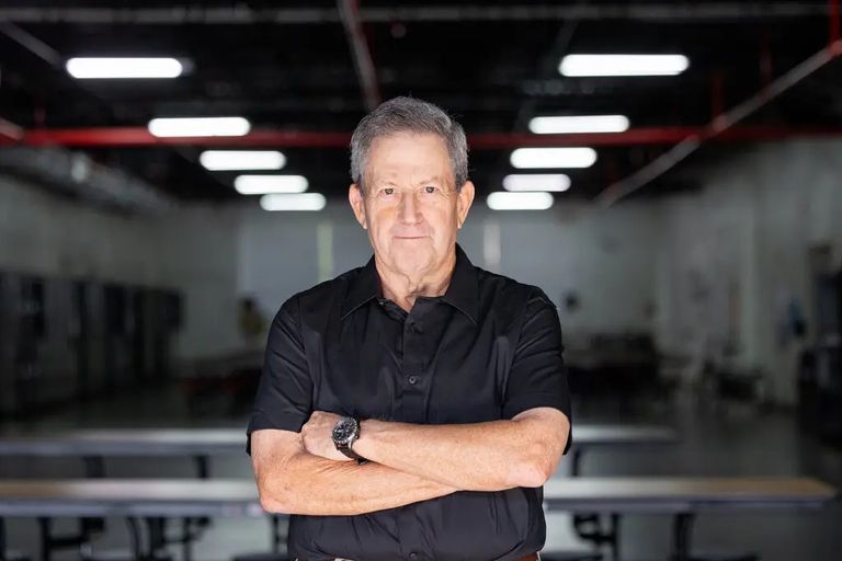 أرنولد كالمر شركة Kent International تستورد بعض الدراجات من الصين