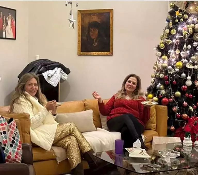 ليلى علوي بين أفراد العائلة