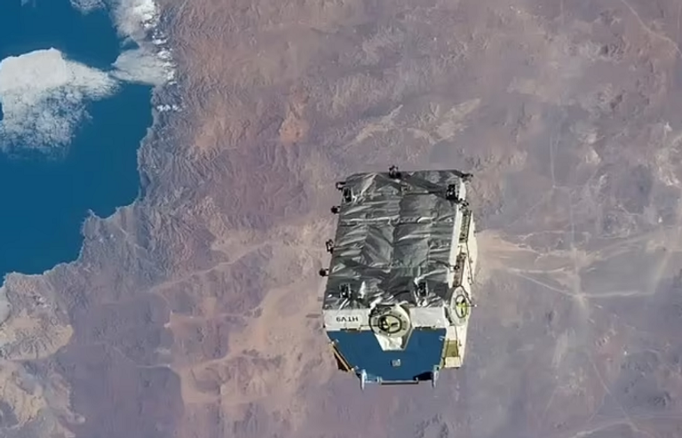 مخاوف من تكوين سحابة كثيفة من الحطام الفضائي حول الأرض