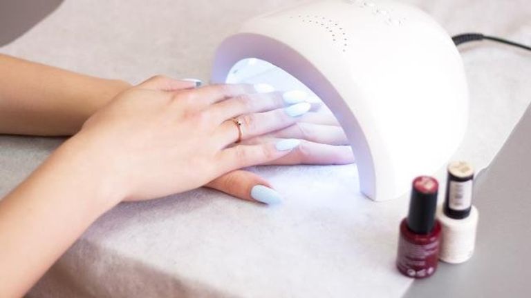 تجفيف طلاء الأظافر