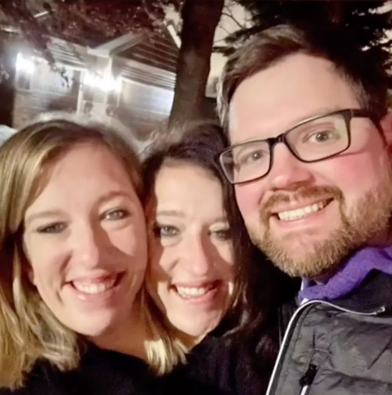 آبي وبريتاني هنسل وجوش بولينغ