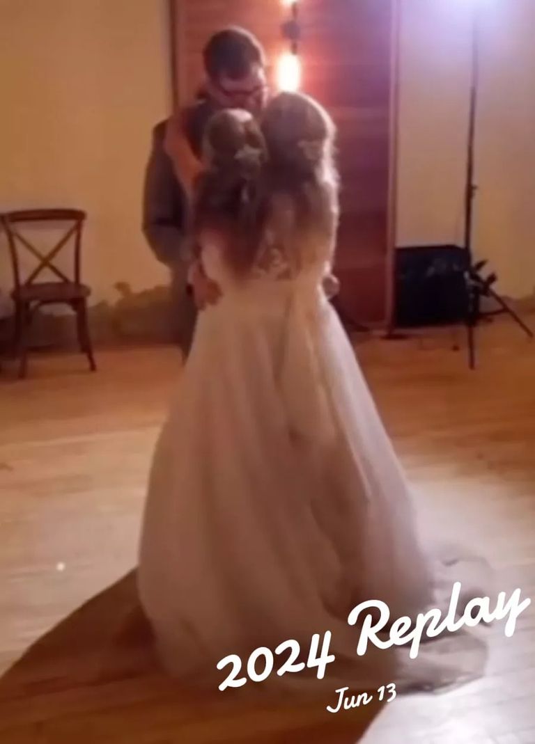 آبي وبريتاني هنسل وجوش بولينغ