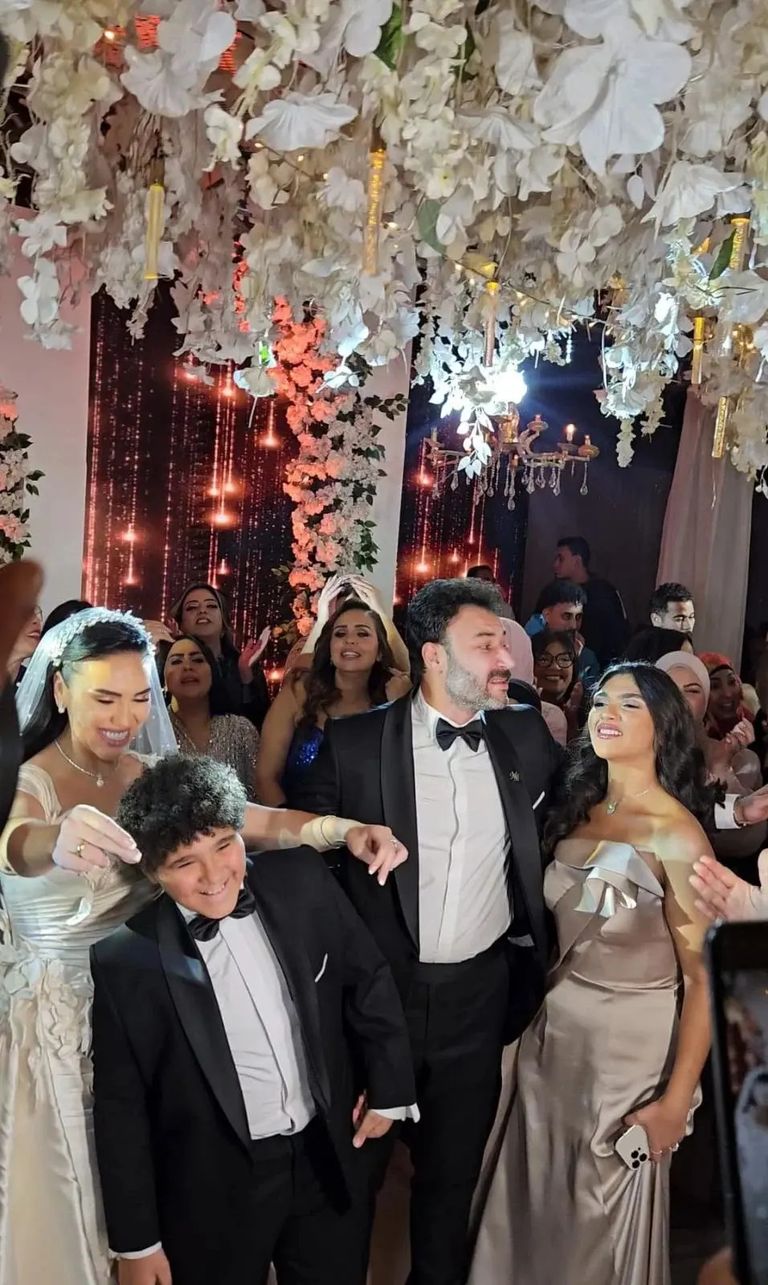 مصطفى أبوسريع ومي فاروق ومحمد العمروسي