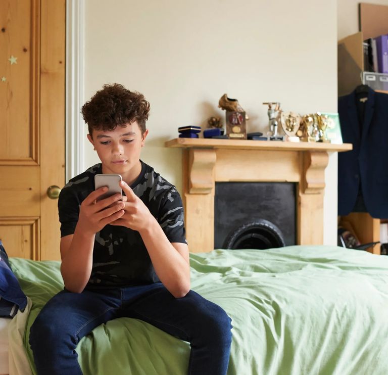 مشاهدة الأفلام الإباحية -أرشيفية