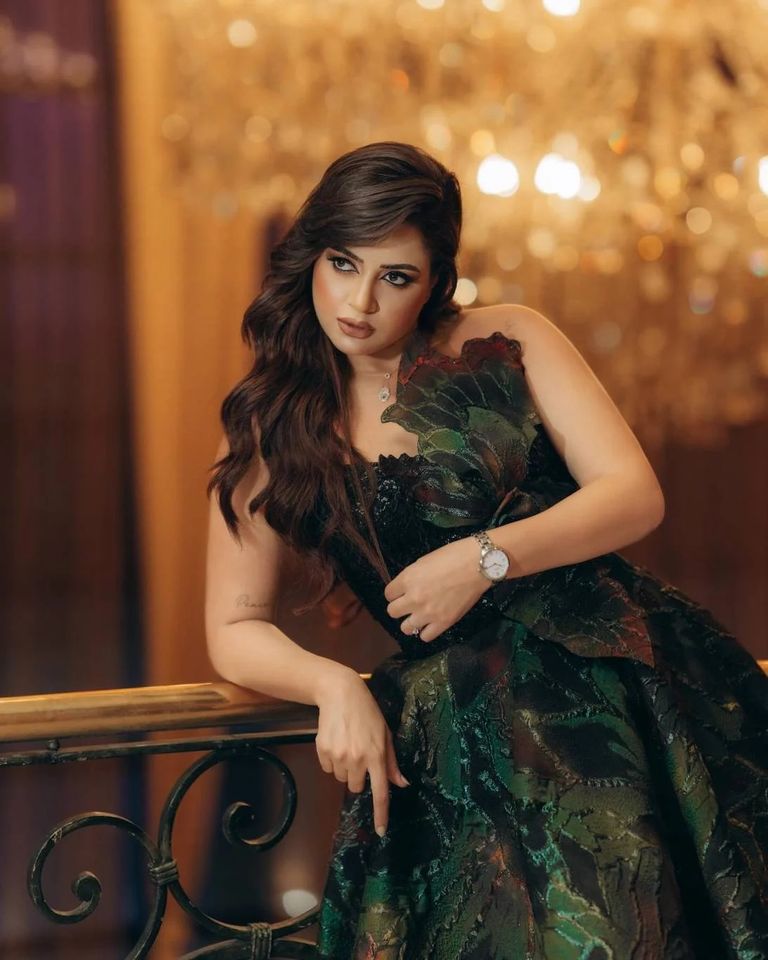 الفنانة منى فاروق