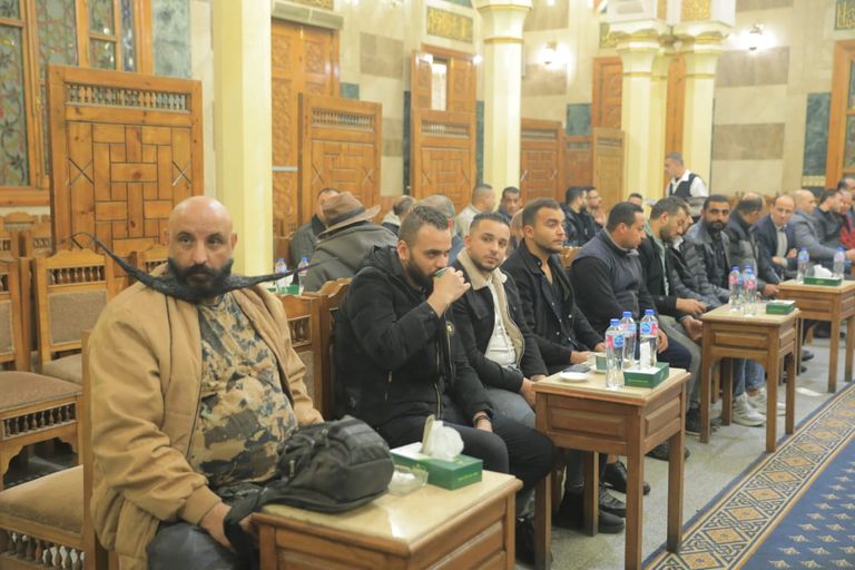 ألفت عمر في عزاء والدها
