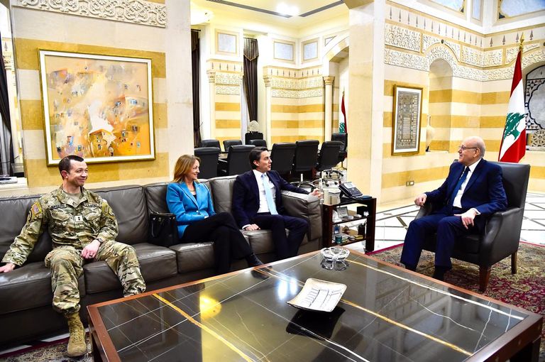 رئيس الوزراء اللبناني والمبعوث الأمريكي