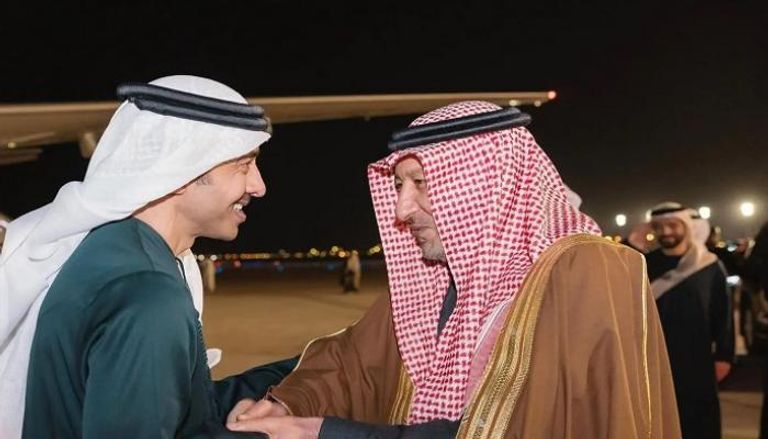 الشيخ عبدالله بن زايد آل نهيان لدى وصوله إلى الرياض