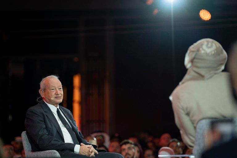 نجيب ساويرس خلال الجلسة في قمة المليار متابع نجيب ساويرس خلال الجلسة في قمة المليار متابع