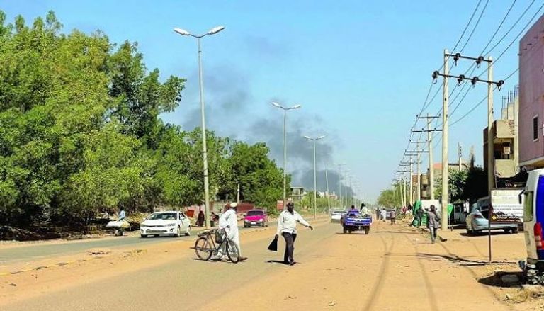 دخان يتصاعد جراء المواجهات في السودان - أرشيفية