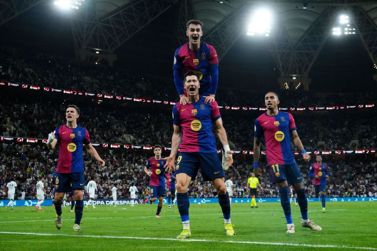 برشلونة يكتسح ريال مدريد برشلونة يكتسح ريال مدريد