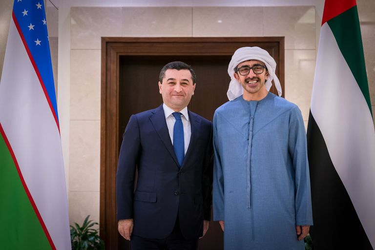 الشيخ عبدالله بن زايد آل نهيان خلال لقائه وزير خارجية أوزبكستان