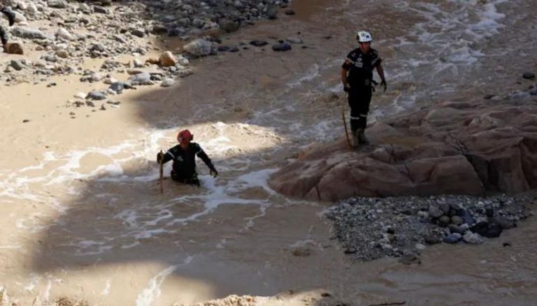 سيل مياه بجسر المزرعة بالهاشمية