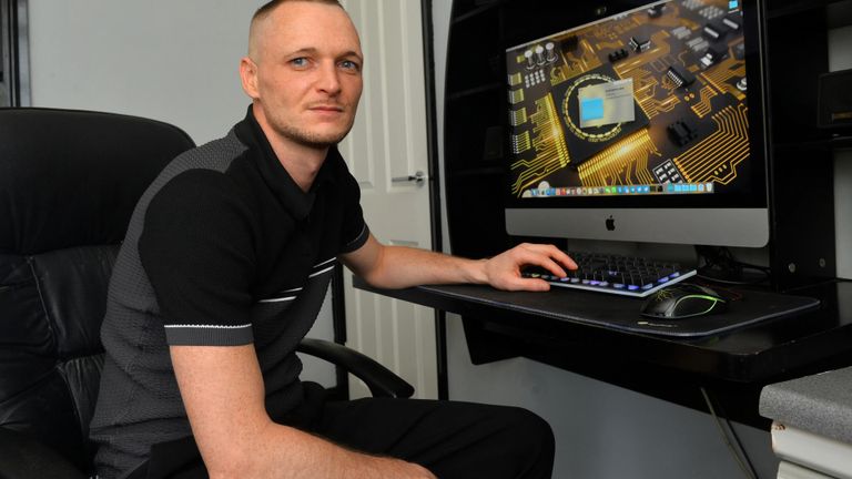 جيمس هاولز جيمس هاولز