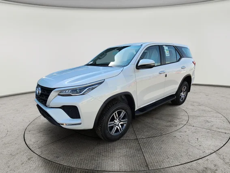 أداء محرك تويوتا فورتشنر 2025 GX2 4X2  تويوتا فورتشنر GX2 4X2 SUV موديل 2025