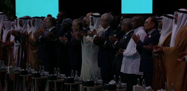 الشيخ محمد بن زايد آل نهيان رئيس دولة الإمارات خلال افتتاح القمة