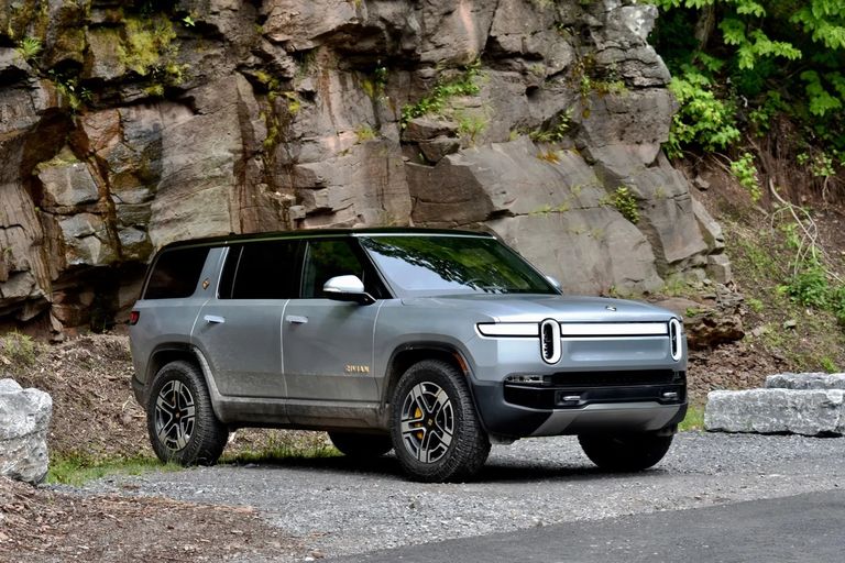 Rivian R1S تسلا موديل Y