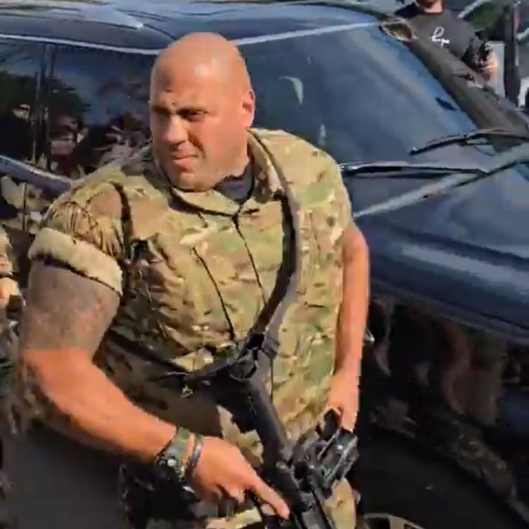 جوزيف عون وحارسه الشخصي