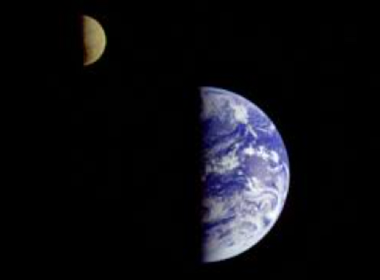 تصور فني للاصطدام الذي تسبب في تكون القمر المؤقت