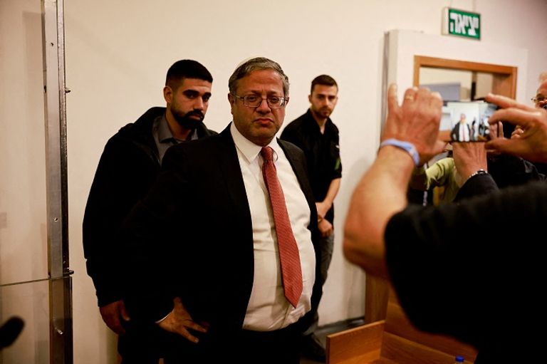 الدخان يتصاعد من مواقع القصف الإسرائيلي على غزة