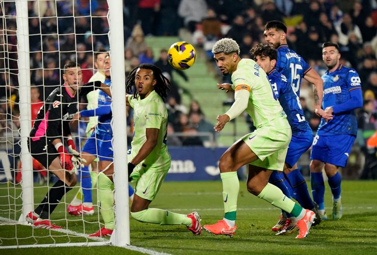 جانب من مباراة خيتافي وبرشلونة