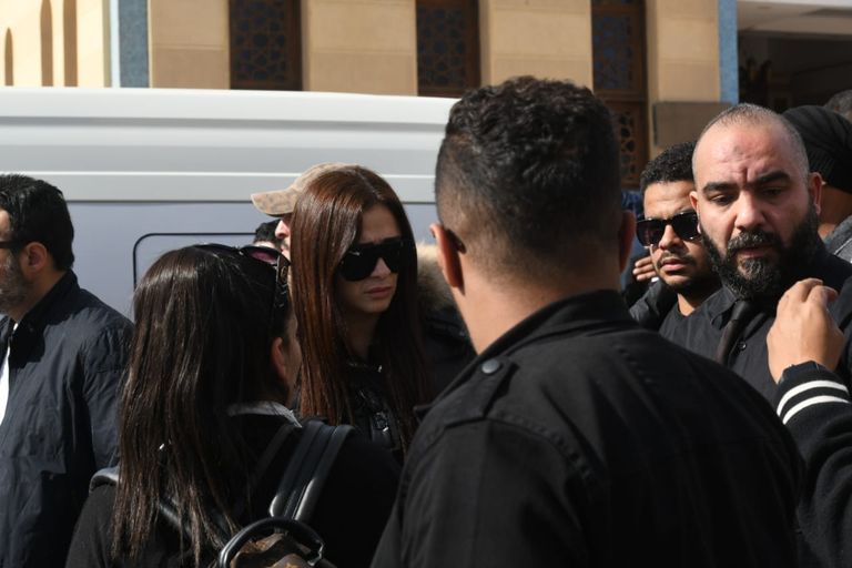 ياسمين عبدالعزيز في جنازة والدها