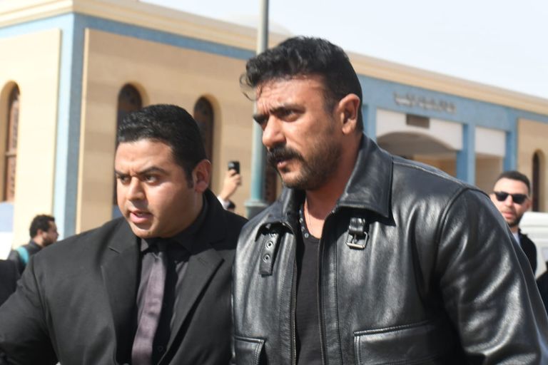 ياسمين عبدالعزيز في جنازة والدها