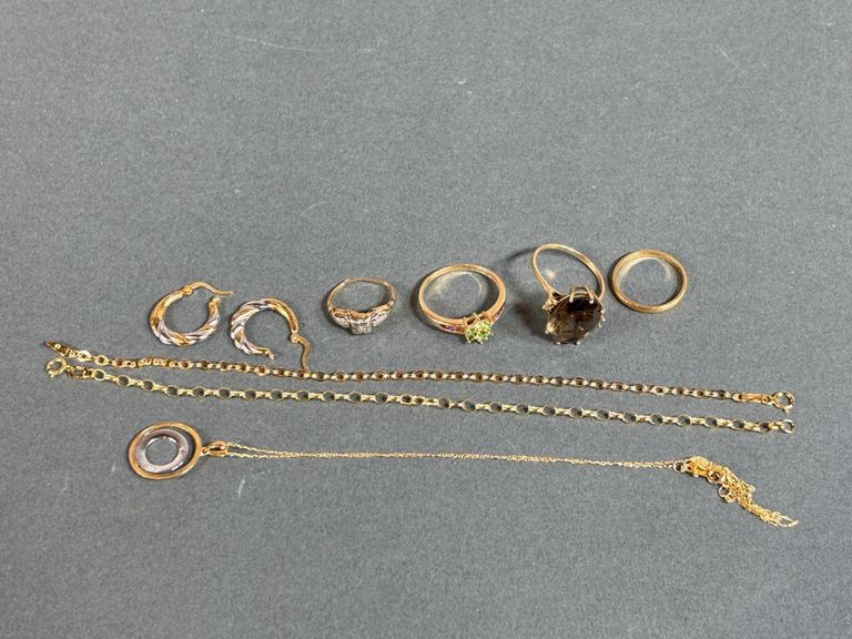 مشغولات ذهبية - أرشيفية