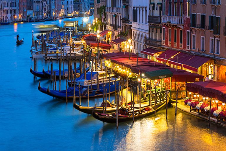 بحيرة البندقية أحد أفضل الرحلات النهرية في أوروبا لعام 2025 أفضل الرحلات النهرية في أوروبا لعام 2025