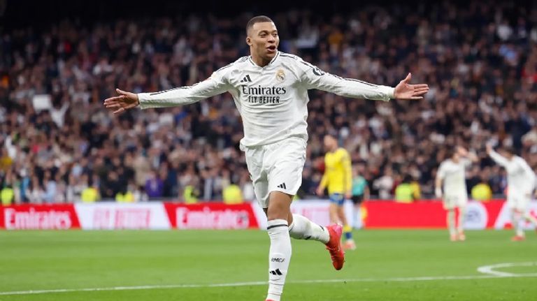 كيليان مبابي روبرت ليفاندوفسكي وكيليان مبابي