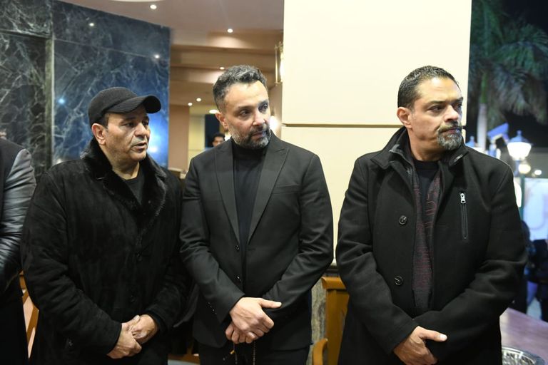 محمد فؤاد يتلقى العزاء