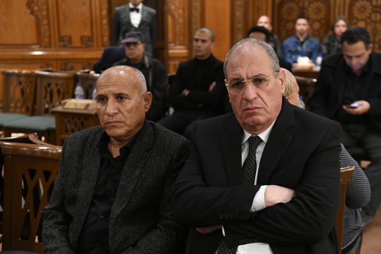 شقيق ياسمين عبدالعزيز في عزاء والدهما