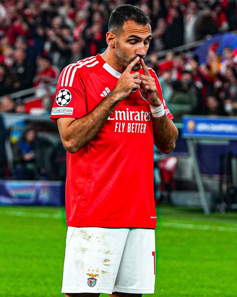 بافليديس بافليديس يسجل هاتريك ضد برشلونة