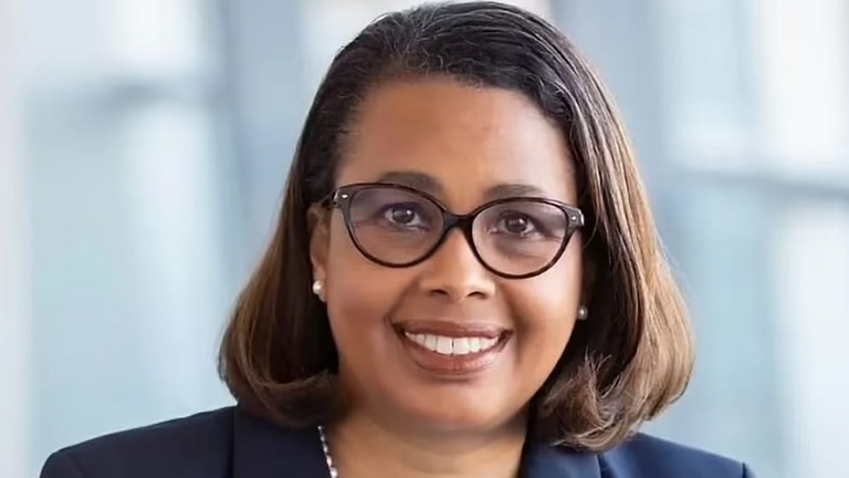 سيلفيا ترينت-آدامز