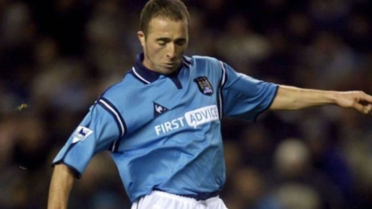 جمال بلماضي عمر مرموش لاعب آينتراخت فرانكفورت