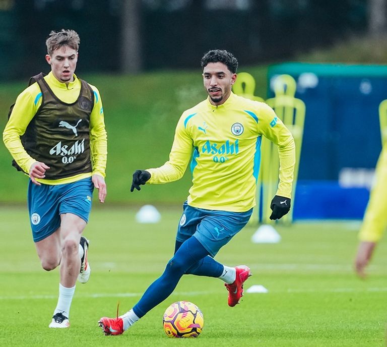 عمر مرموش في تدريبات مانشستر سيتي عمر مرموش