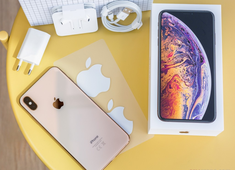 آيفون XS ماكس أحد هواتف أيفون التي تدعم خدمة مكالمات الواي فاي في مصر دليل الهواتف المتوافقة مع خدمة